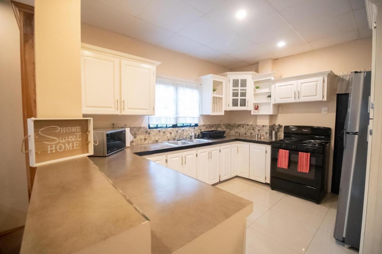 Stacys Place #1 2 Bedroom Apartment Port of Spain المظهر الخارجي الصورة