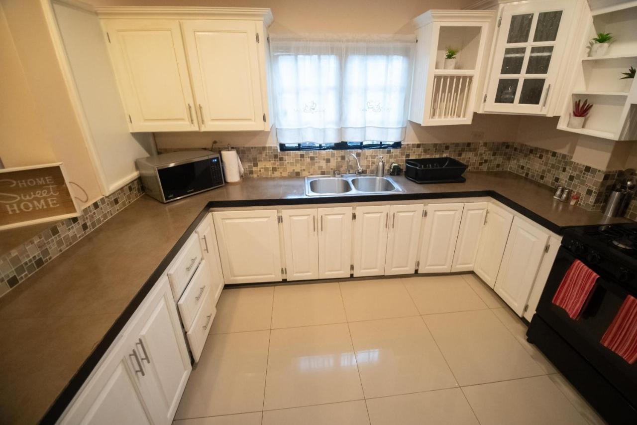 Stacys Place #1 2 Bedroom Apartment Port of Spain المظهر الخارجي الصورة